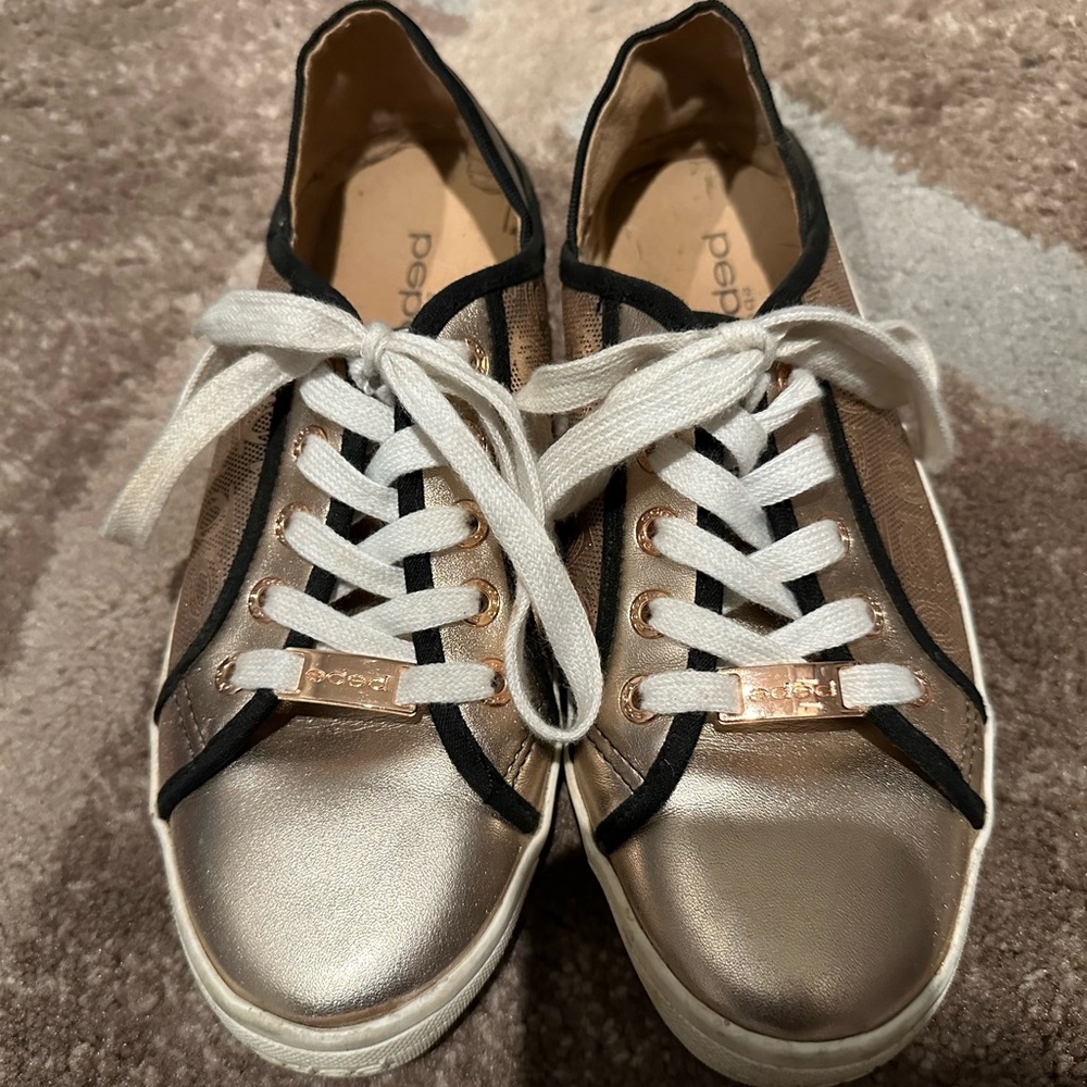 Bebe rose gold tennis shoes 👟💖